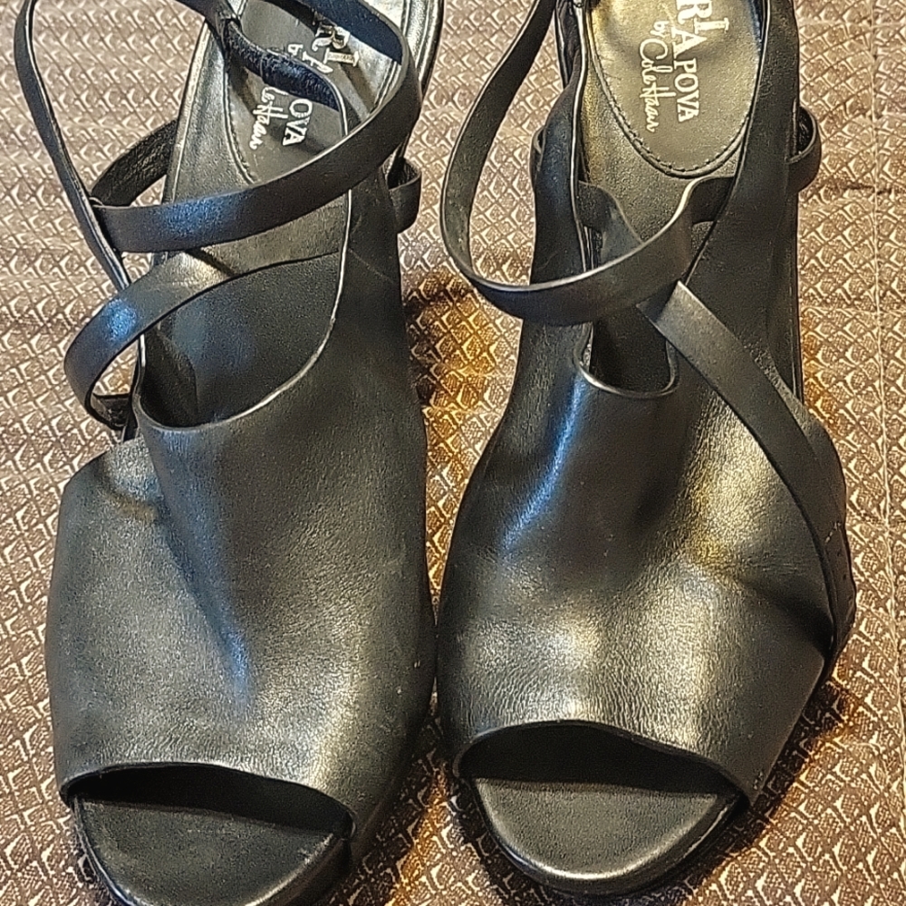 Black wedges